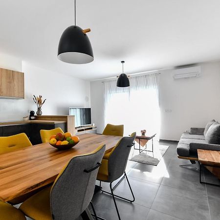 Spacious Apartment Nero With Free Parking ザダル エクステリア 写真
